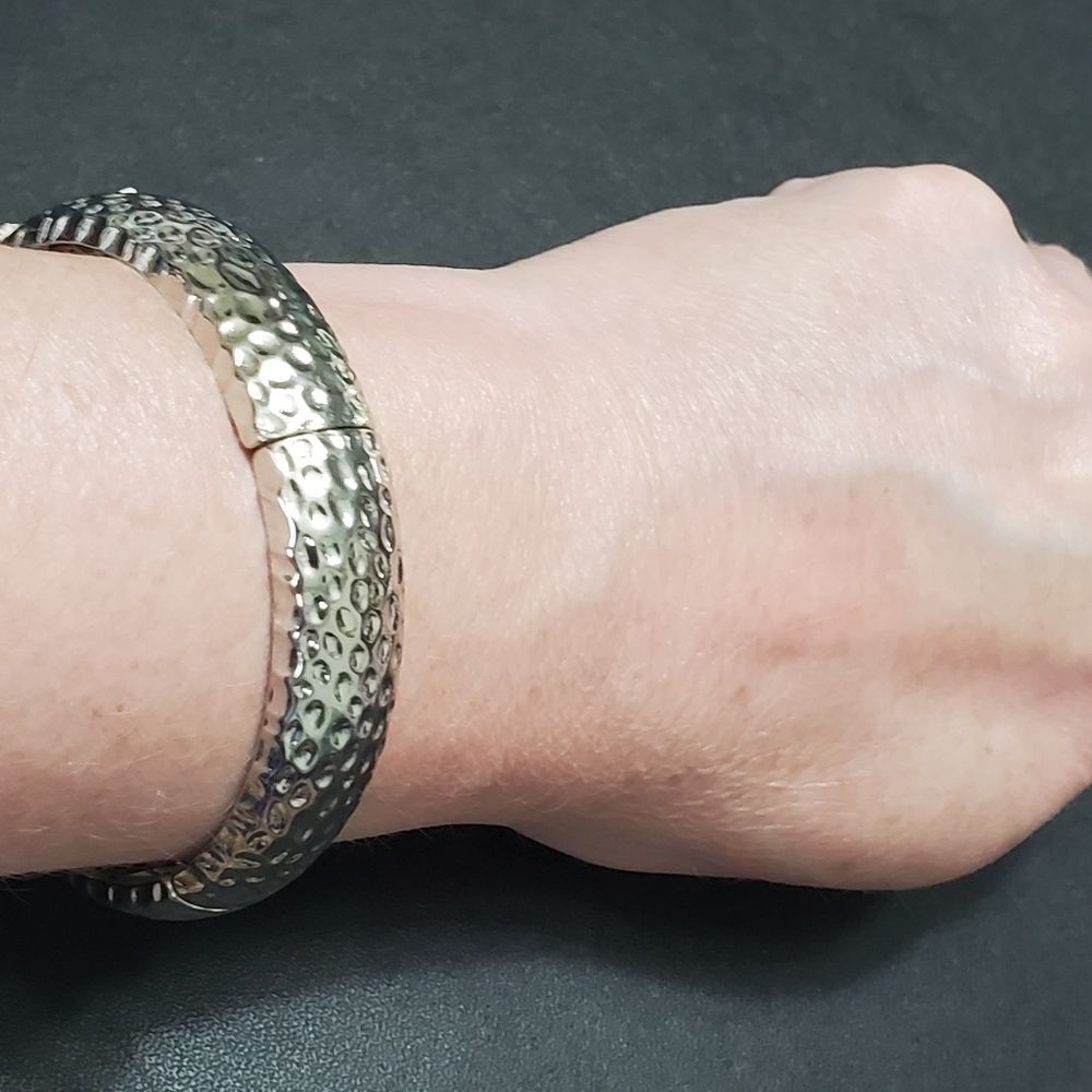 Dress Barn silver colored bracelet 7"
